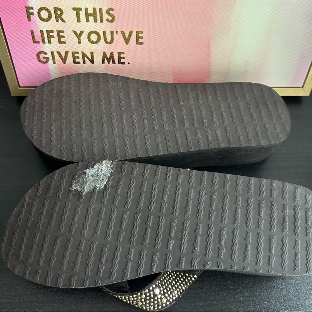 Yellow Box Flip flops - Picture 6 of 7
